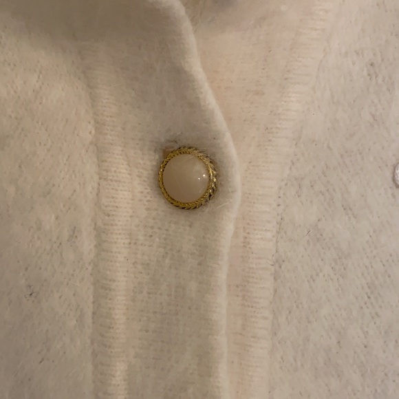 Beautiful 90s Romantic Sweater with ribbon floral appliqué and pearl buttons. - Picture 4 of 7